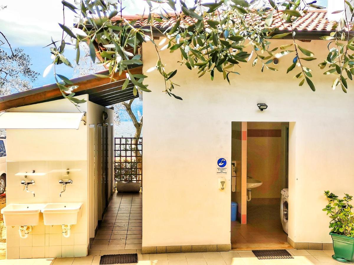 Camping Baldo Brenzone sul Garda Exteriör bild